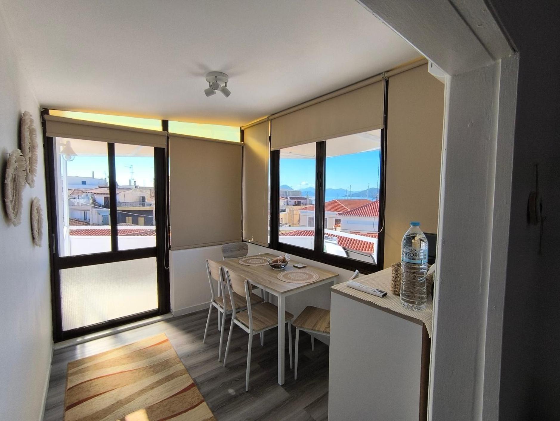 Downtown 2 Apartment Aegina