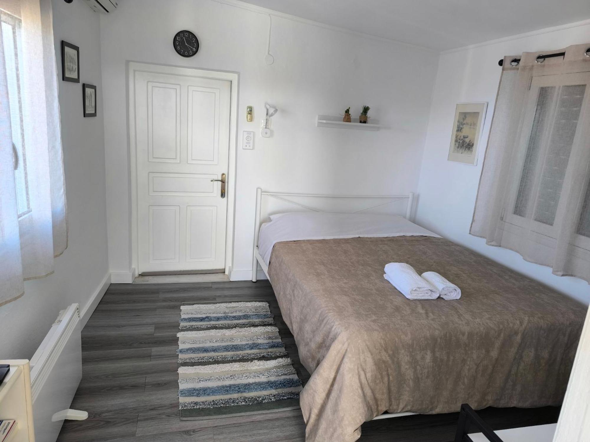 Downtown 2 Apartment Aegina